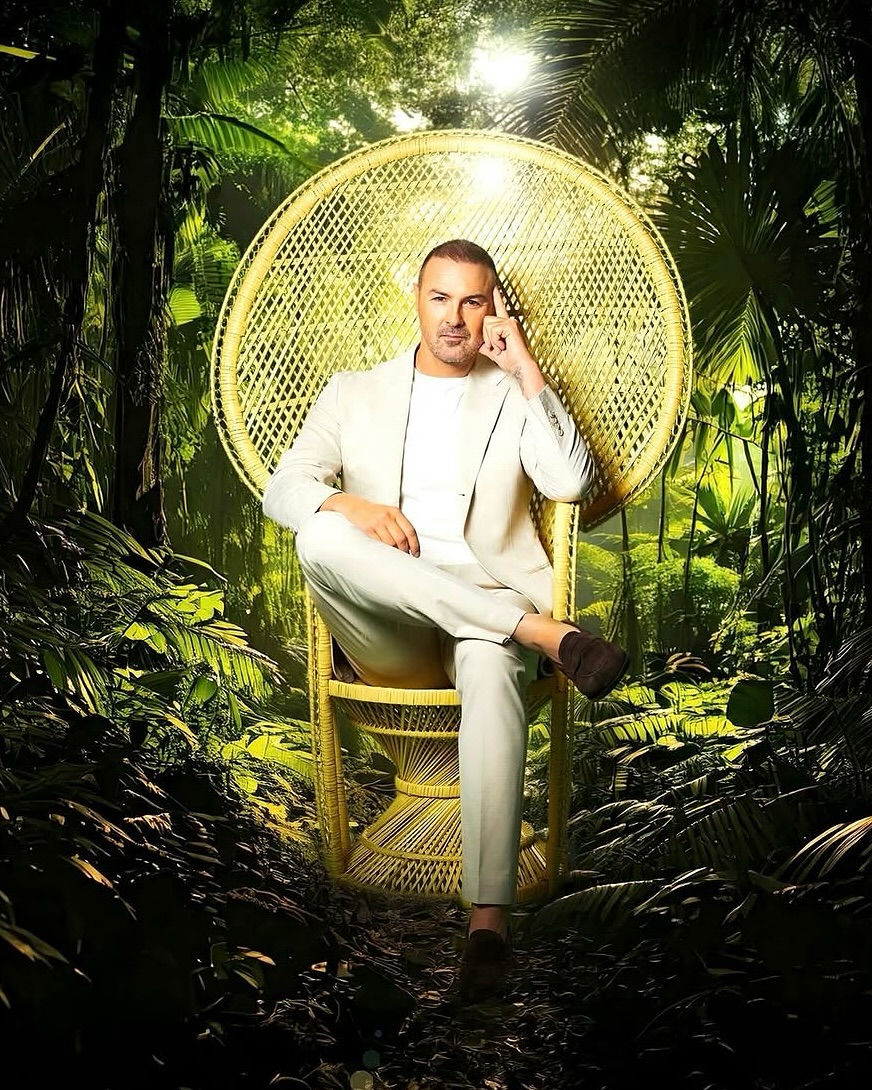 Always a pleasure to host @nickyjohnston and team. The rather charismatic gentleman that is  @mcguinness.paddy photographed for the cover of @dailymailweekend 

@channel4 
@dundascomms 
@leahbinnallstylist 
@sburrowsmakeup 
@propagandaprops 

#fivefourstudios