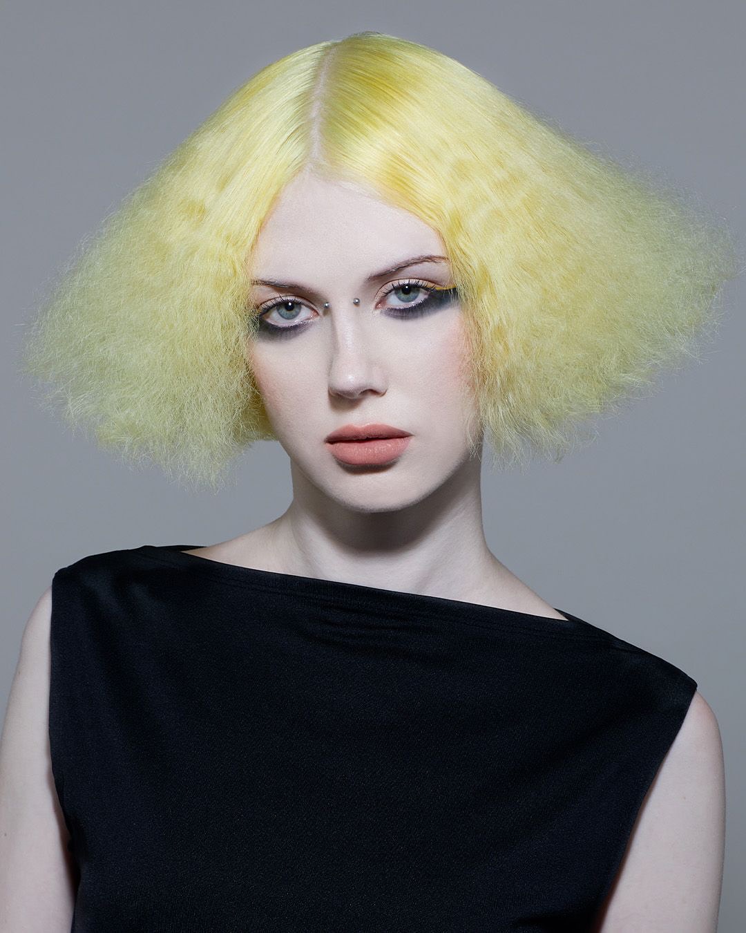 Vintage-inspired looks with @sassoonacademyofficial , shot by @markhsassoon in Studio One 💈💫

@lee.t.nunn 
@pippachloethompson 
@richardbailey_mcr 
@leonderryhaworth_hair_ 
@theotannerhair 
@faye_hj_makeup 

#fivefourstudios