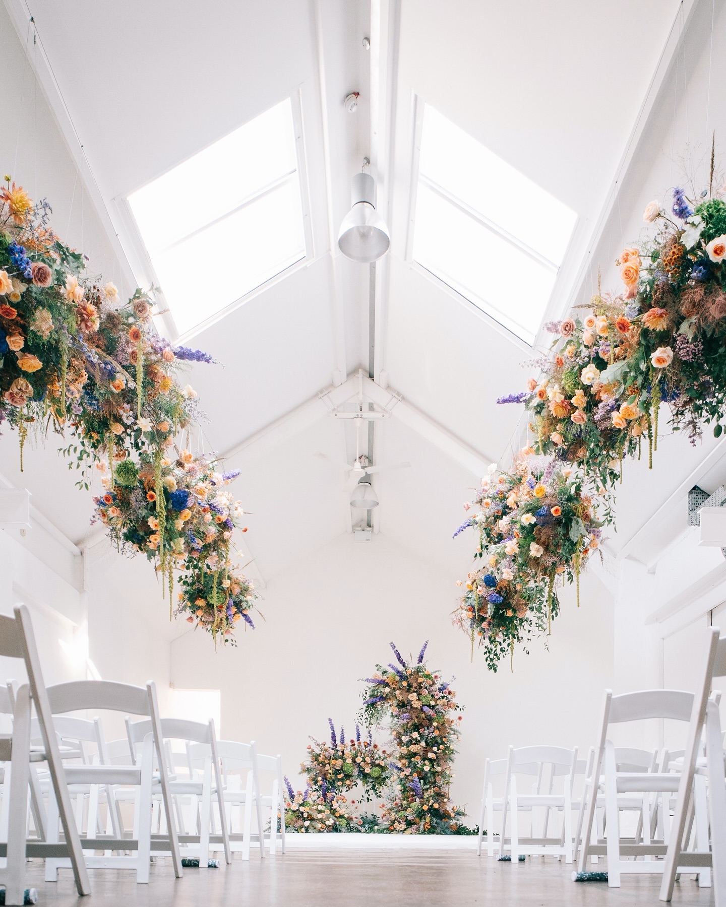 Kerry & Dave 💐

A minimalist, blank canvas white studio + vibrant floral arrangements = ✨heaven✨

photography @jakweddingphoto 
planning & styling @floveevents 
florals @flower_lounge 

#fivefourstudios