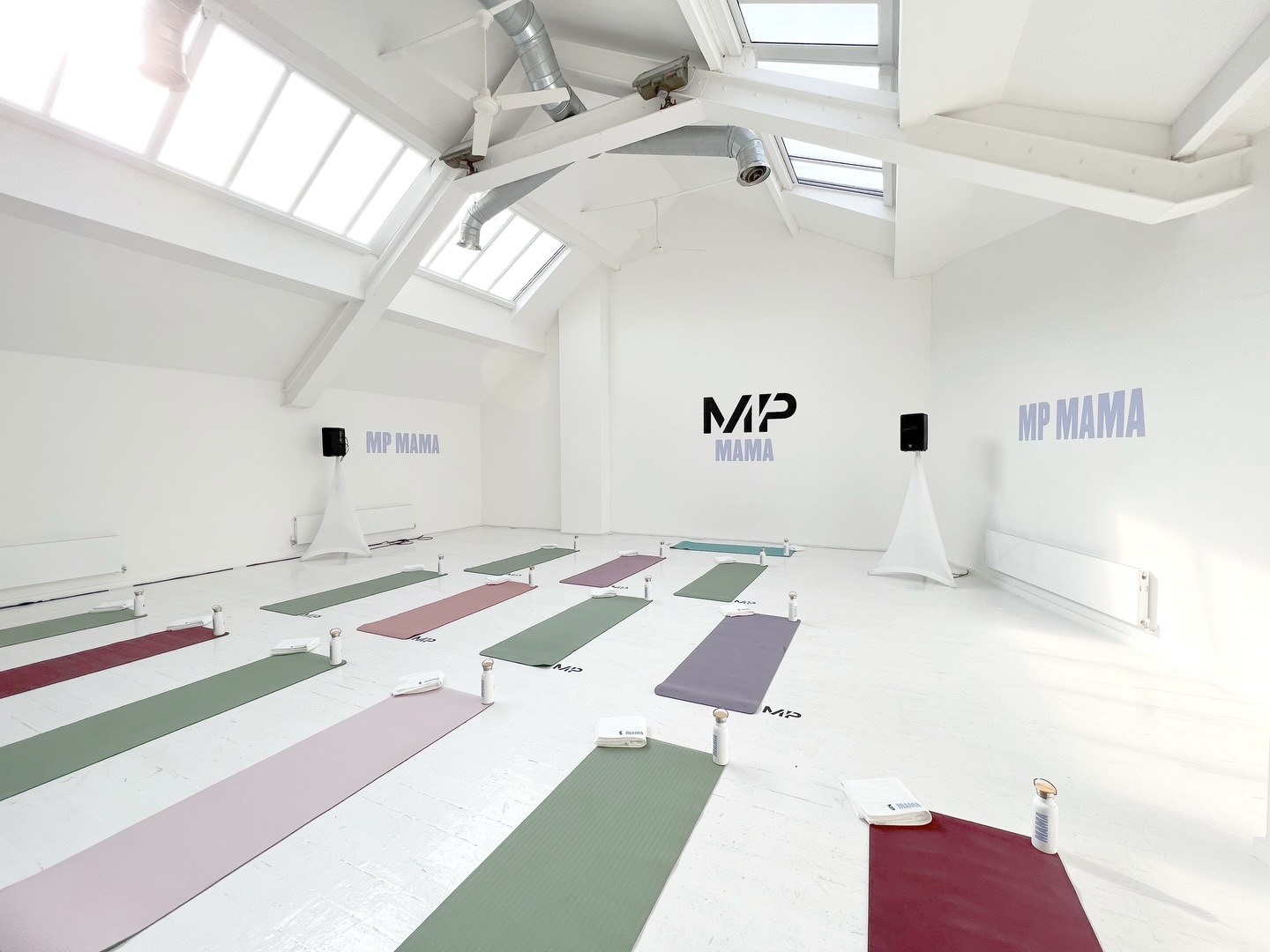 The Loft + Sunshine = the perfect afternoon yoga space ✨

Our bright white, blank-canvas studio offering the perfect backdrop to the @myprotein Maternity launch ⚡️

#fivefourstudios