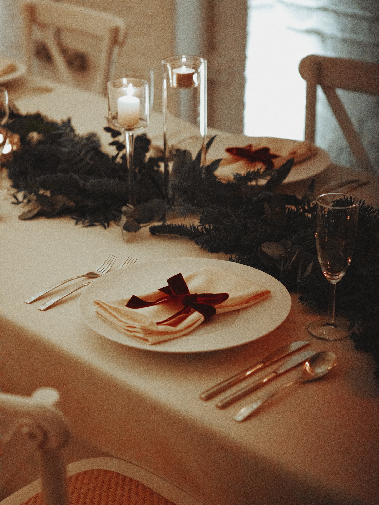 Details from our recent client Christmas dinner, held in Studio One 🎁

@lisawestwell 
@gillythestylist 
@t.inkstyleandstationery
@tablelinencompany 
@garni.events 
@optionsgreathire 
@chairmanhireuk 
@hipswinguk 

#fivefourstudios