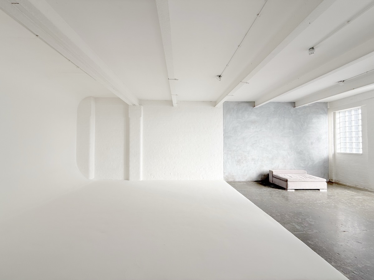 Studio Two shining in the spring sun! 🌞 

#fivefourstudios