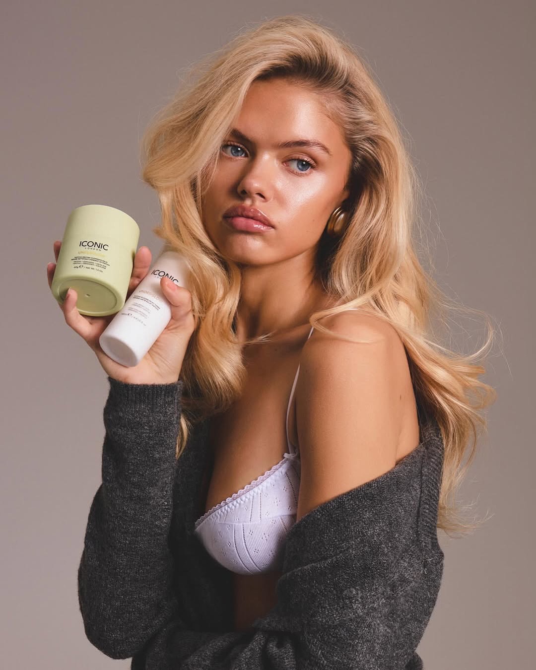 Glowing with @iconic.london for their ‘Matcha Melting Cleansing Balm’ campaign - produced by the wonderful @jenspenceproduction 💚🍵

@kanelongden 
@treasuredelorenevans 
@b_rad_roo 
@hopeabberleyhatton 
@mradampmane 
@tb_kwu 
@sophieepalmer 
@styledbyemmakay 
@elinor_creative 
@kirstywoodretouch 
@nicjopek 
@miloszhairstylist 
@phearex 
@jasonmeacherhair 
@jhbstylist 
@robyn.goldup 
@lucyeharding 
@emspokes__ 

#fivefourstudios