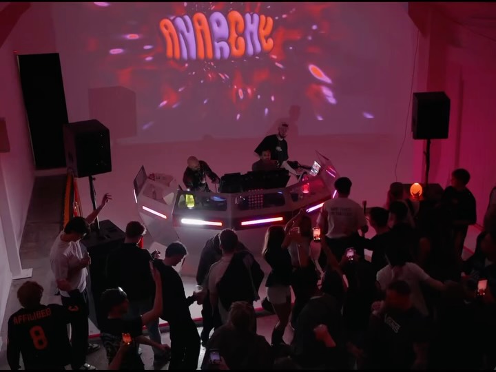 Jumping into the weekend with @anrky.studios … ⚡️🩷

@rhyscoyleee 
@ibbi_npp 
@gabep.99 

#fivefourstudios