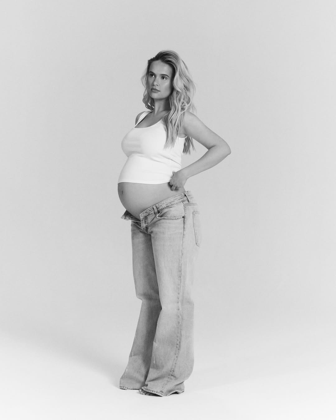 A pleasure to host @mollymae ‘s pregnancy shoot in Studio One yesterday! 🍼🤍

photo | @lizzieedaniels 
makeup | @hollieflynnmakeup 
hair | @antonthomashair 

#fivefourstudios