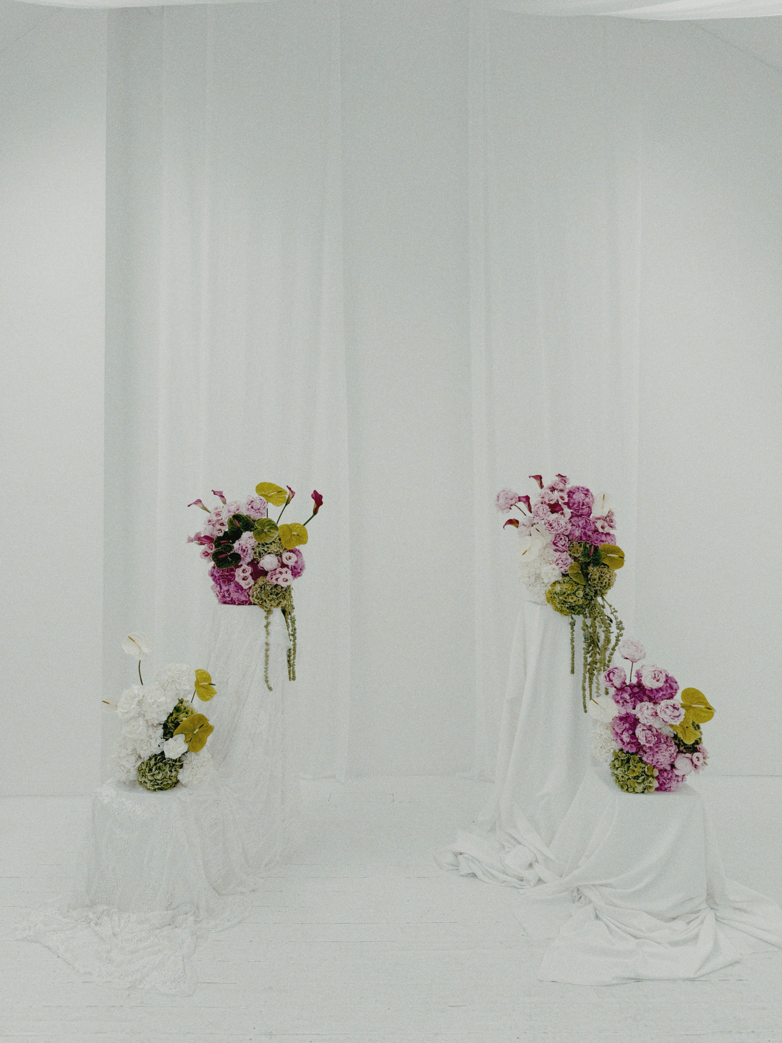 A beautifully-minimalistic Nikah & wedding breakfast for Hani & Hamaas in the loft this weekend. Simple white furniture & draping installations, brought to life by vibrant floral arrangements - perfection! 💐

@t.inkstyleandstationery 
@arrangedbyalia 
@tablelinencompany 

#fivefourstudios