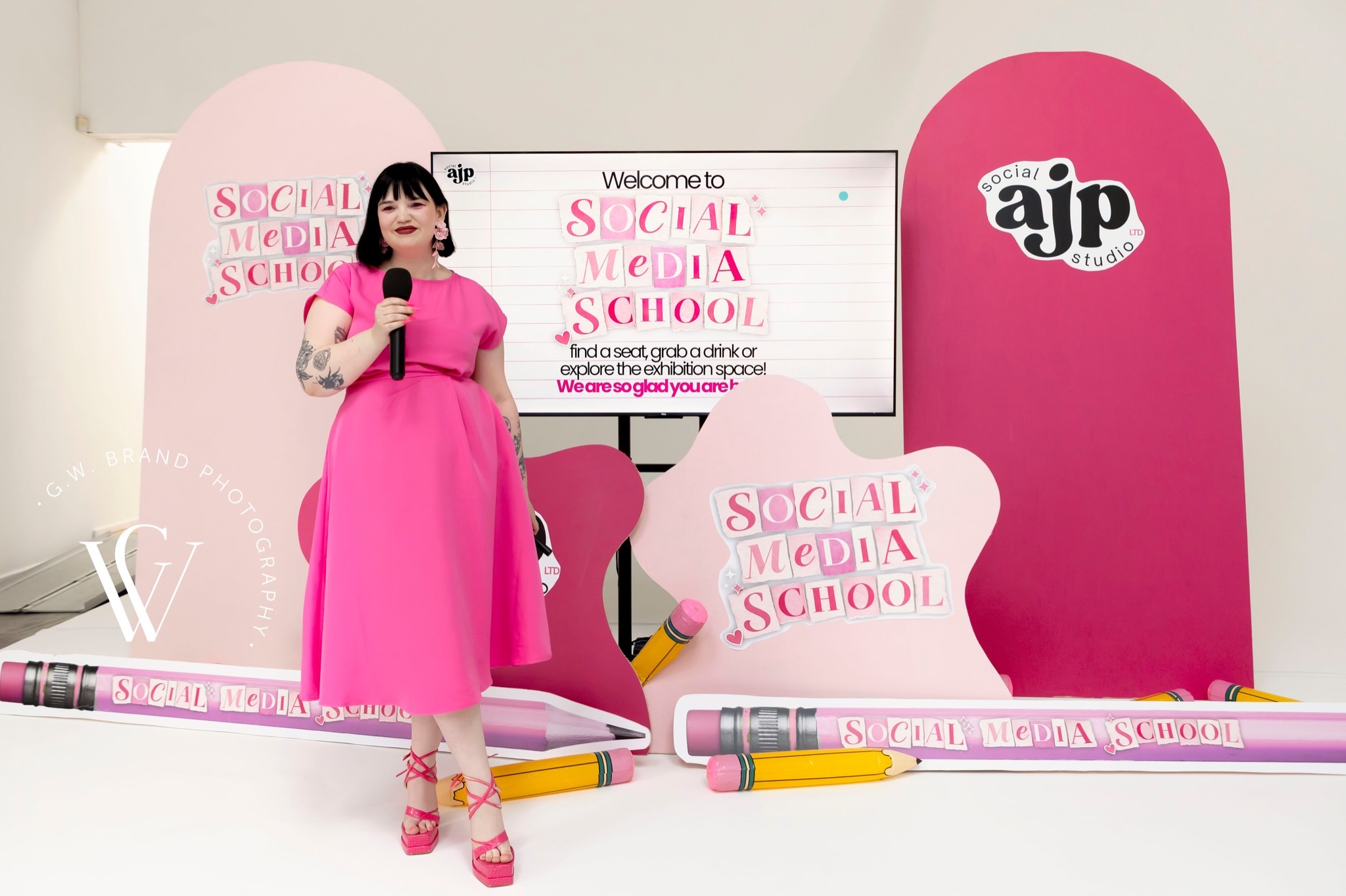What a day!

A pleasure to host @ajpsocialstudio for Social Media School in Studio One & Two - a great event celebrating & coaching small businesses and creators 💗✏️

photography : @gwbrandphotography 

#fivefourstudios