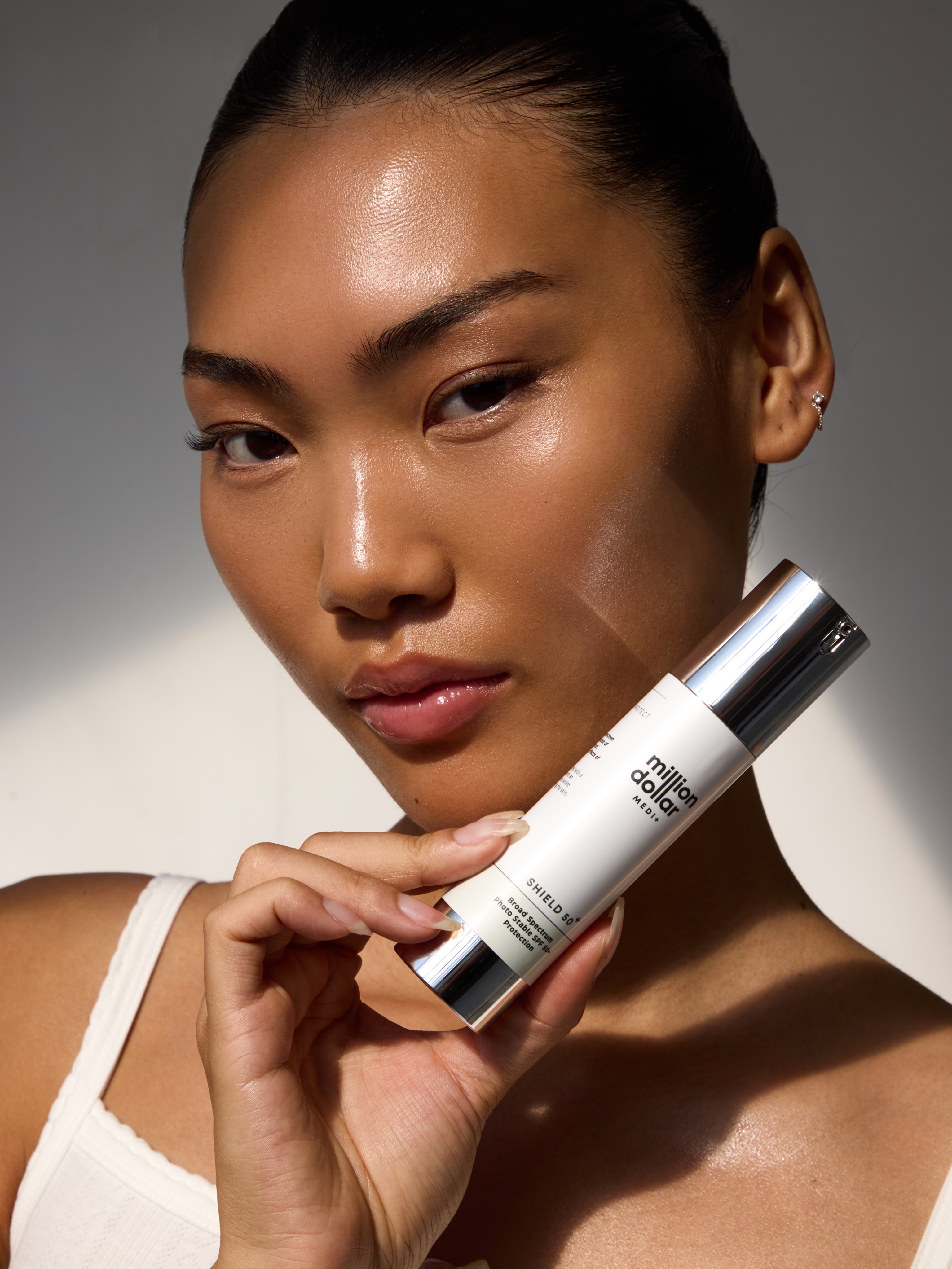 New campaign for Million Dollar Facial System, shot in Studio Two ✨🤍

@lizzieedaniels 
@milliondollarfacialsystem 
@chictheagency 
@makeupbylati 
@lewishairstylist 
@kirstymaxinecross 
@nekitahorn 
@feliciallim 

#fivefourstudios